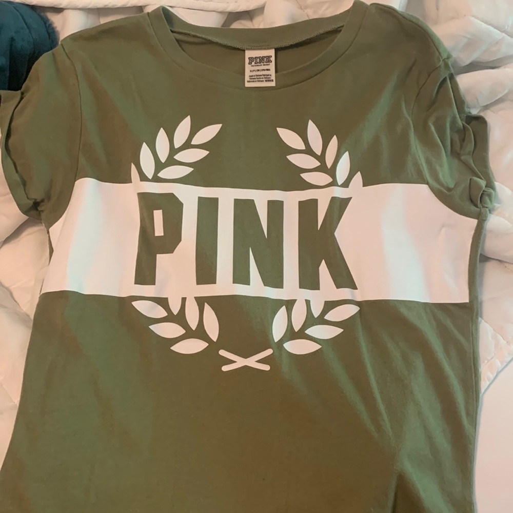 VS Pink tee